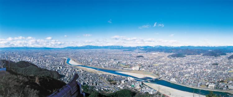 <b>展望台からの眺め</b>(長良川方面)