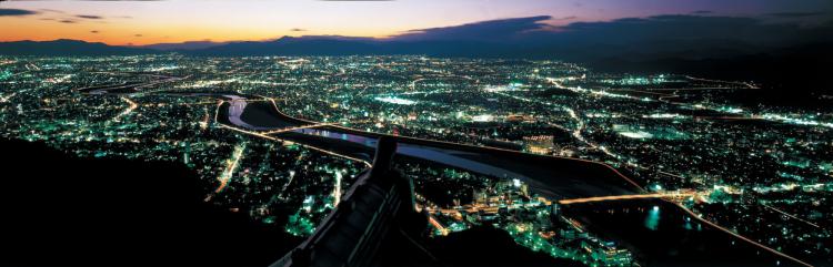 <b>岐阜城パノラマ夜景</b>(長良川方面)