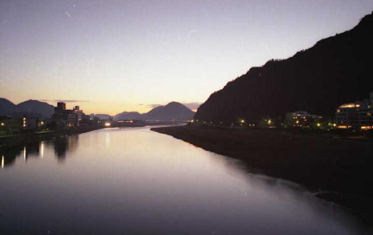 夜明けの長良川/大野 順三