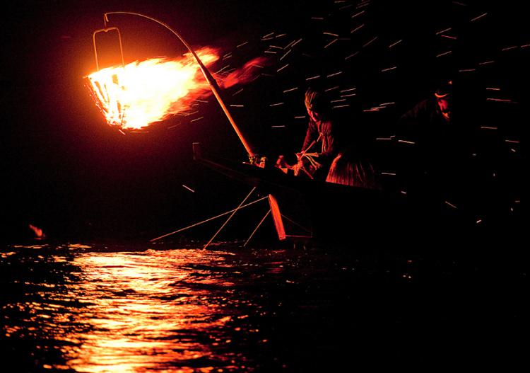 かがり火に浮かぶ/安藤 堅一