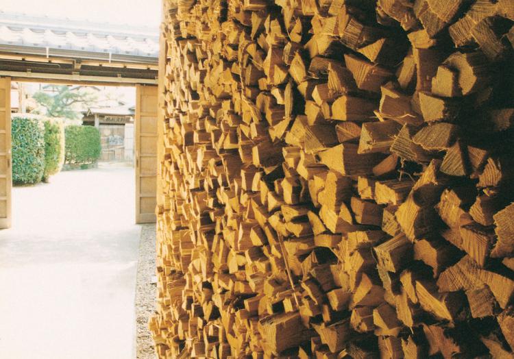 篝火の松割り木