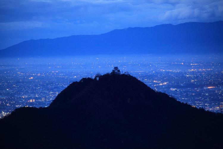 夜明け前/猪子 昇