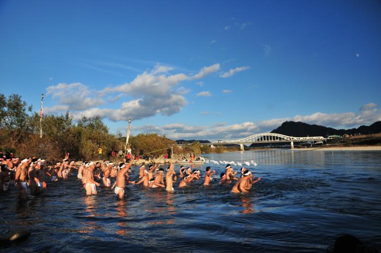みそぎ祭りを楽しむ/中山 俊夫