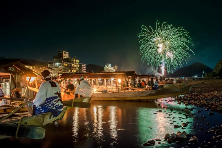 鵜飼閉幕の花火/伊藤 豊