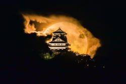 グランプリ作品　「岐阜城に名月昇るこの雲間」