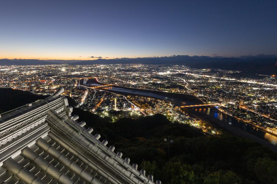 「岐阜城天守閣夜間貸切プラン」について