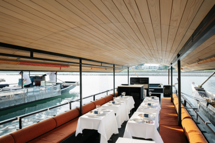 観覧船船内(イメージ)