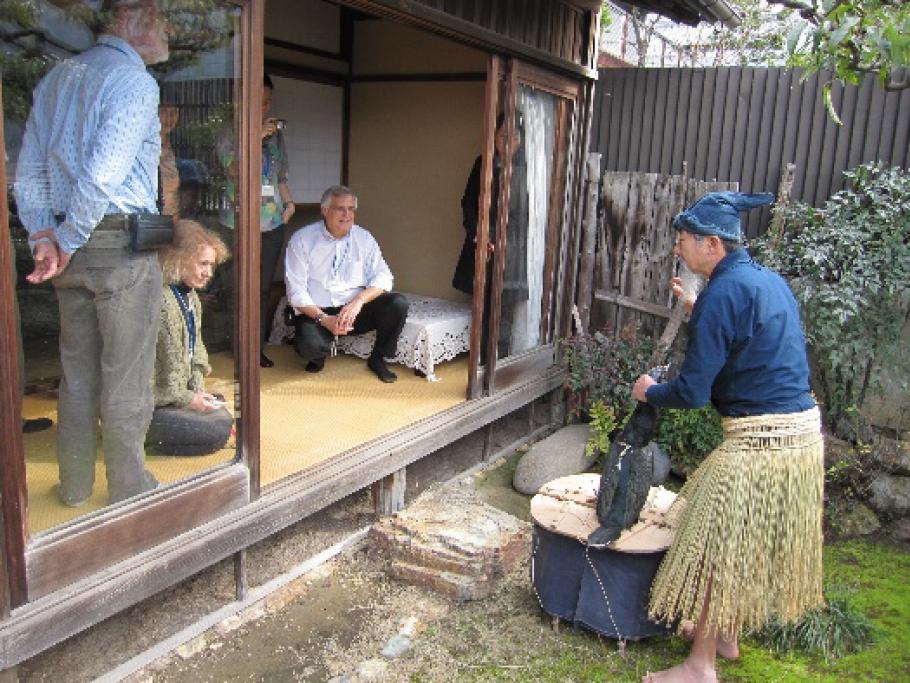 鵜匠による鵜飼説明